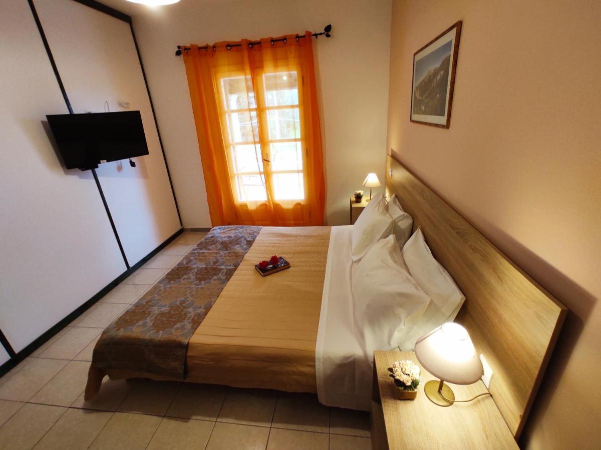 Villa Eirini By Hoteliusリアパデス エクステリア 写真